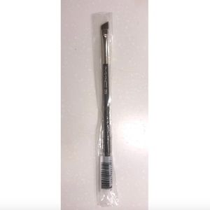 MAC COSMETICS BRUSH 266, BN IN SLEEVE